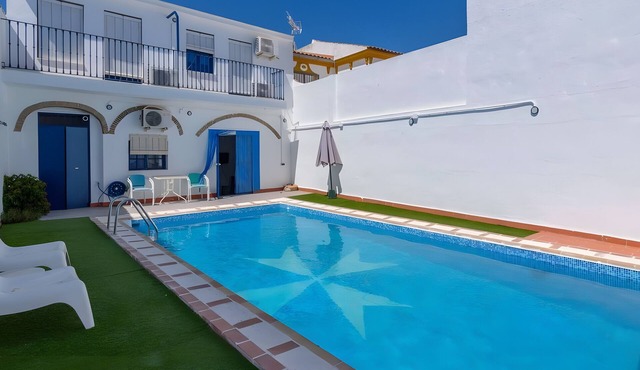 Country House 'El Rincón Del Comendador' with Shared Terrace, Wi-Fi and Air Conditioning