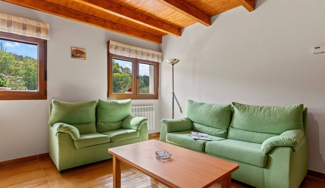 Country House 'El Trasgu' with Mountain View, Wi-Fi, and Air Conditioning