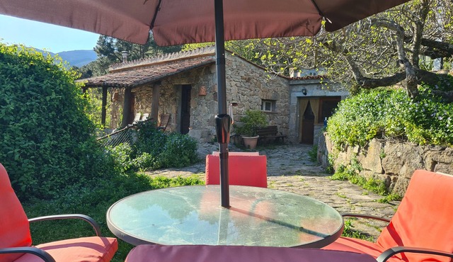 Country House 'El Valle' with Mountain Views, Private Pool and Wi-Fi