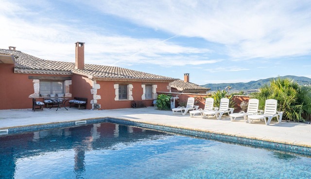 Country House 'Ca La Munda-Can Cruset' with Mountain View, Private Pool and Wi-Fi