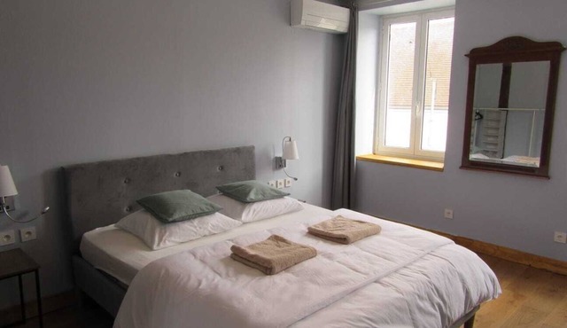 Country house for 15 people with pool/garden 3 hours from Paris