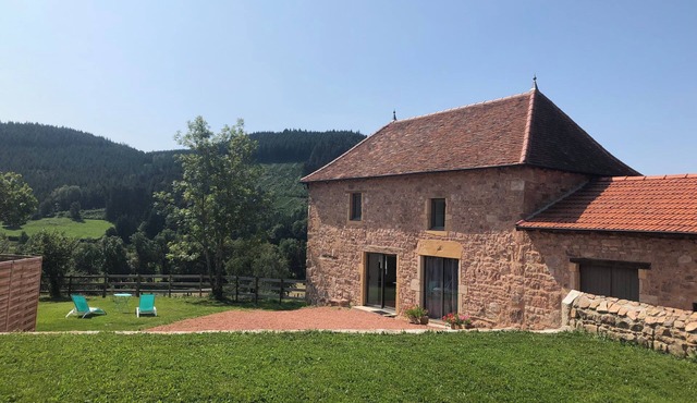 Country house facing the hills