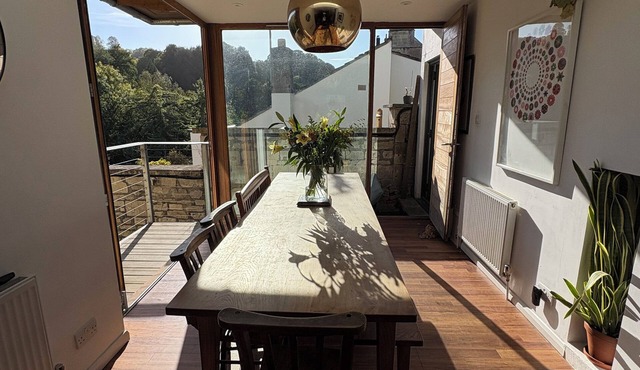 Country house for 8 Guests with parking, 10 minutes walk from Bath City Centre