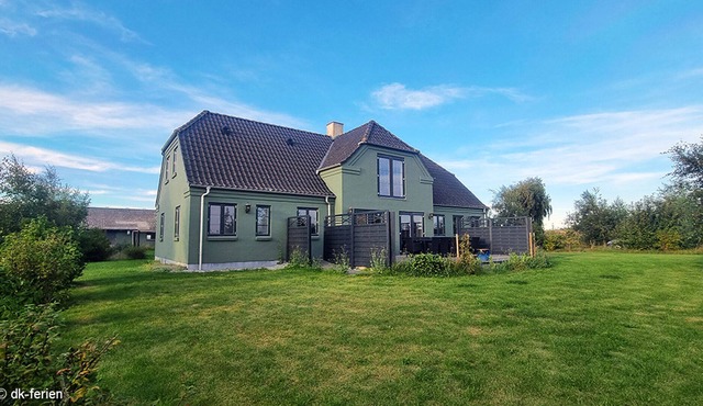 Country house for up to 18 people, also suitable for people with disabilities