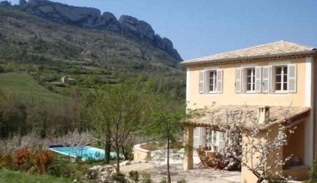 Country house, heated pool (115.5) in a noteworthy site with river and free view