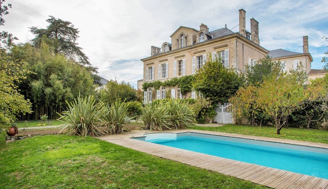 Country House 'La Maison De Maître' with Private Pool, Private Terrace and Wi-Fi