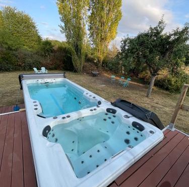 Country House "La Parenthèse verte "50mn to Paris with pool and hot tub