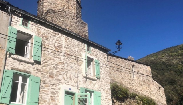 Country house in the heart of the black mountain in Cathar Country.