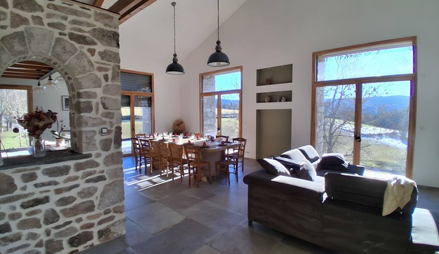 Country House 'Gîte De La Chaumeille' with Private Terrace, Private Garden and Wi-Fi