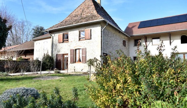 Country House 'Gîte La Petite Dauphinoise' with Private Terrace, Shared Garden and Wi-Fi