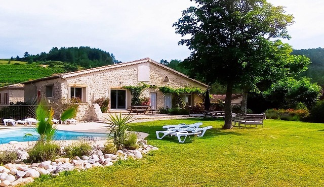Country House “Gîte La Pigne” with Mountain View, Private Pool, and Wi-Fi