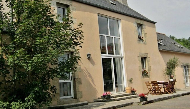 Country house. Green setting. Between the north and south of the department.