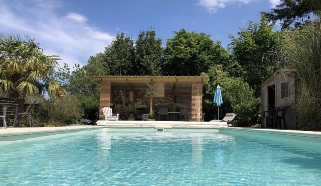 Country house heated pool 15 minutes from the Gulf of Morbihan