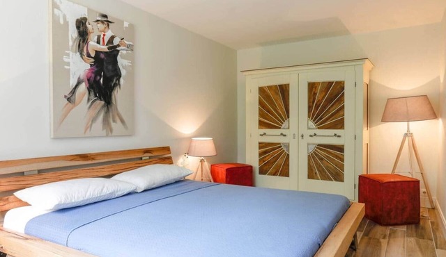 Country House- Hot Tub Garden Access to Pool