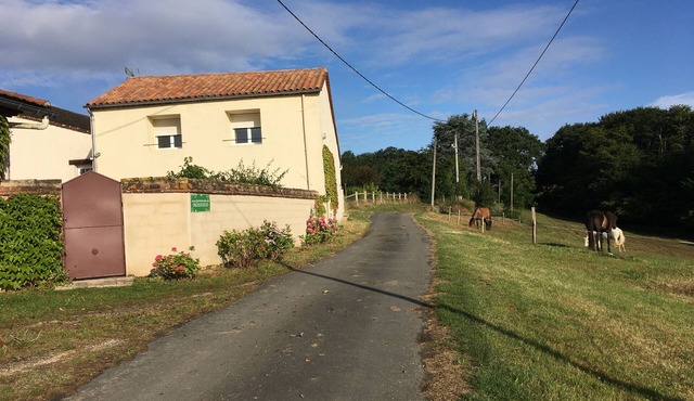 Country house in an enclosed garden of 8000m2