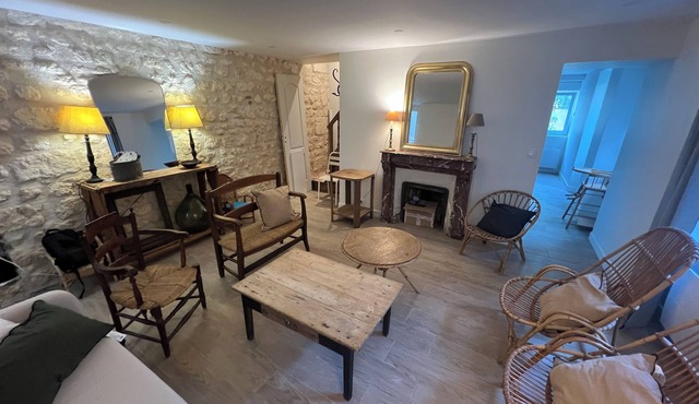 Country house in the center of town. Walk to the historic center of Bourges-parking
