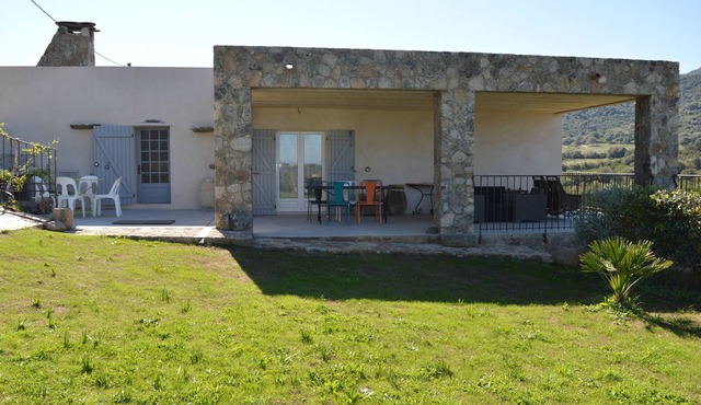 country house in the Corsican maquis 2. 3km from the beach lozari