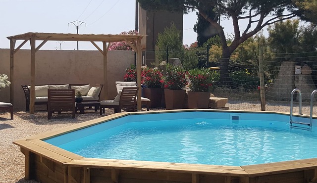 COUNTRY HOUSE IN THE HEART OF THE VINES.