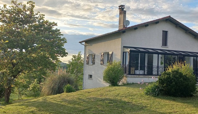 Country house in the Quercy with swimming pool