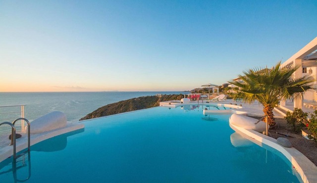 Country House 'Kaladi Rock Avlemonas' with Sea View.