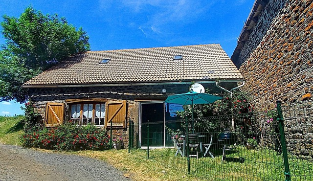 Country House 'L'Ostalou' with Mountain View and Shared Terrace