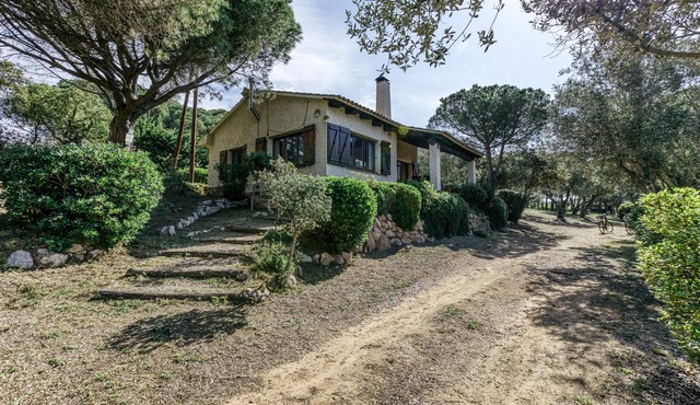Country House "La Barraca de Farena" near the Beach in Palafrugell