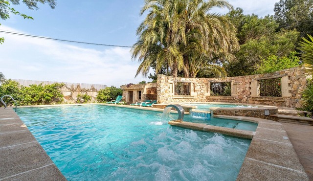 Country House 'La Carrasca' with Private Pool, Private Terrace and Wi-Fi