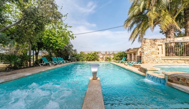 Country House 'La Carrasca - Naranja' with Shared Pool, Wi-Fi and Air Conditioning