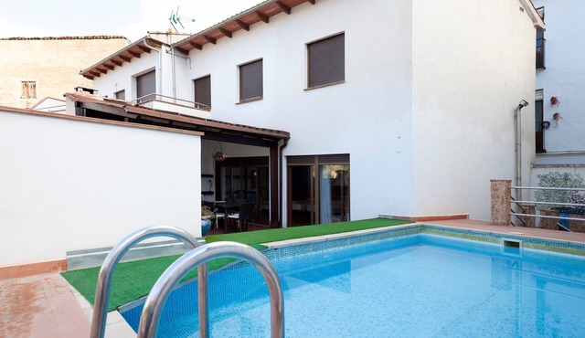 Country House 'La Casa De La Pintora' with Mountain View, Private Pool and Wi-Fi