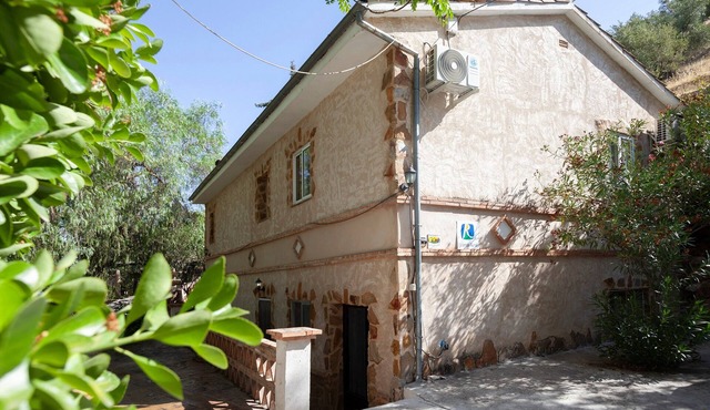 Country House 'La Casa De La Piscina' with Mountain View, Wi-Fi and Air Conditioning