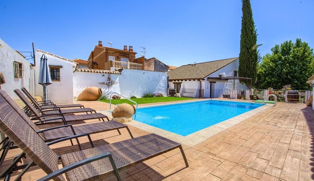 Country House 'La Casa De La Abuela' with Private Pool, Wi-Fi and Air Conditioning