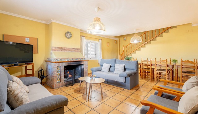 Country House 'La Casona' with Mountain View, Wi-Fi and Air Conditioning