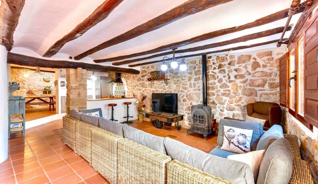 Country House 'La Casuna' with Mountain View, Private Terrace and Wi-Fi