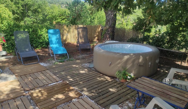 Country house "LA CHARRUE BLEUE" in the peaceful VERDON park