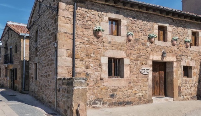 Country House 'La Chascona' with Mountain View and Wi-Fi