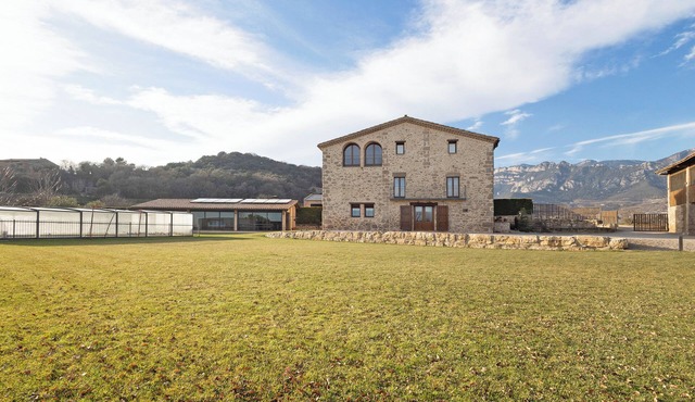Country House 'La Creu De La Pinya' with Mountain View, Wi-Fi and Air Conditioning