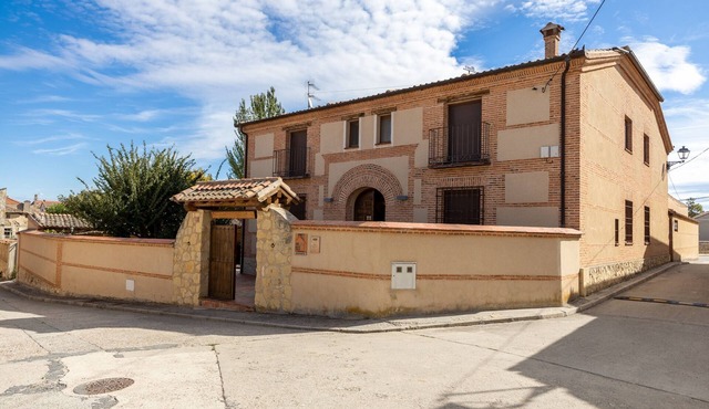 Country House 'La Tarja 1' with Private Garden and Wi-Fi
