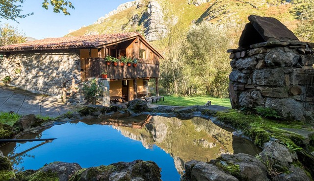 Country House 'La Hirriria' with Mountain View, Private Terrace and Private Garden