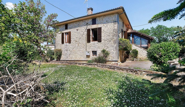 Country House 'La Maison De Barrou' with Private Terrace, Wi-Fi and Air Conditioning