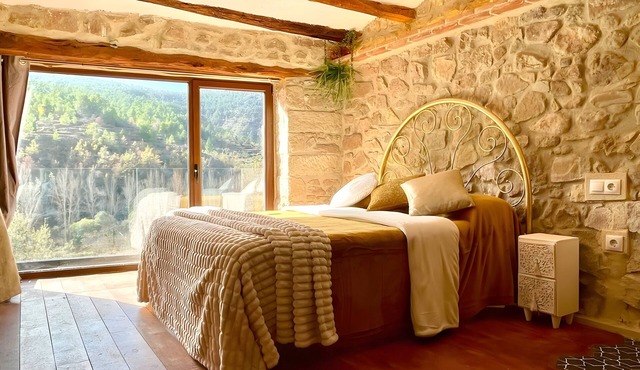 Country House 'La Pequeña Cantonesa' with Mountain View, Balcony and Air Conditioning