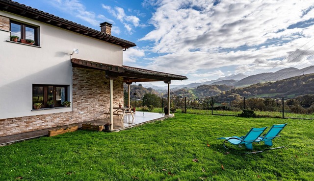 Country House 'La Tachuela' with Mountain View, Private Garden and Wi-Fi