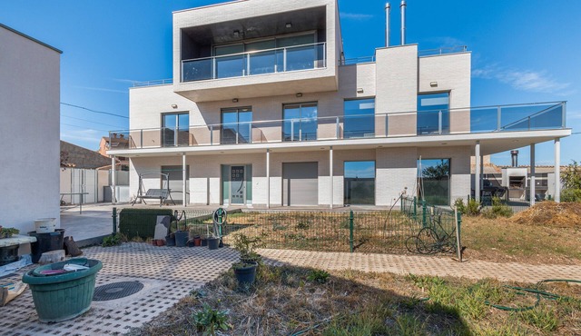 Country House 'Laberinto' with Private Terrace, Private Garden and Wi-Fi