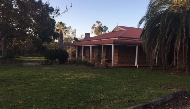 Country House - Large Home suitable for travelers, workers and families