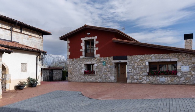 Country House 'Legaire Etxea' with Mountain View, Private Garden and Wi-Fi