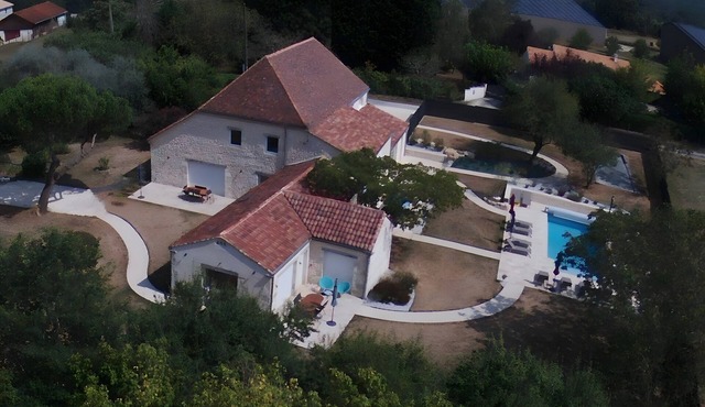 Country House 'Les Carassonnes' with Private Pool, Terrace and Wi-Fi