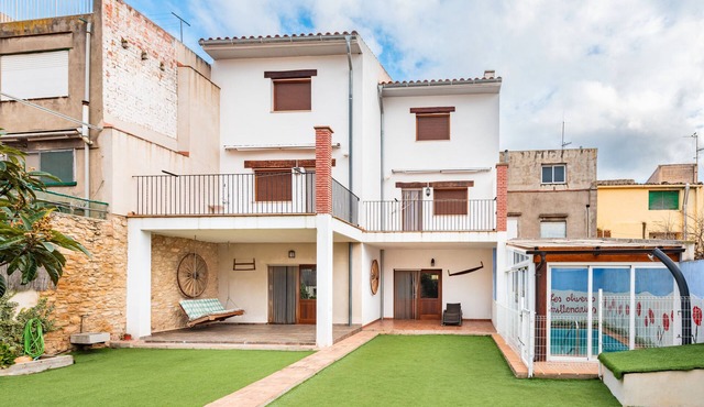 Country House 'Les Oliveres Mil·lenaries I' with Shared Pool, Wi-Fi and Air Conditioning