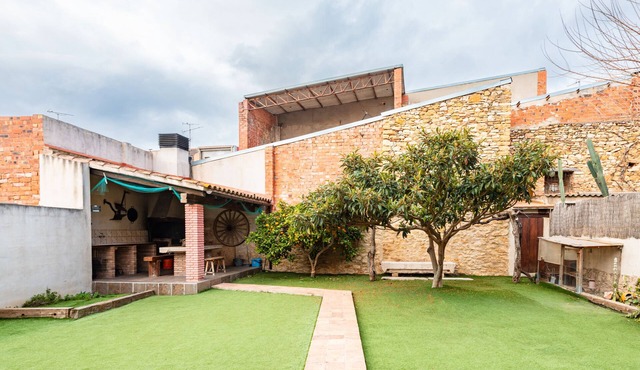 Country House 'Les Oliveres Mil·lenaries 2' with Shared Pool, Wi-Fi and Air Conditioning