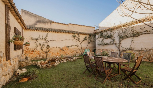 Country House 'Los Beatos' with Shared Terrace, Private Garden and Wi-Fi