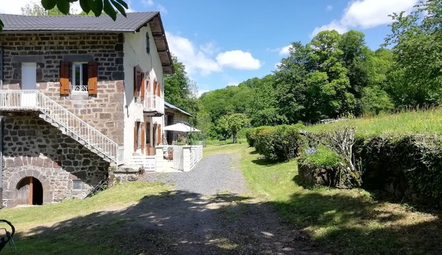 Country house Marmanhac (CANTAL)