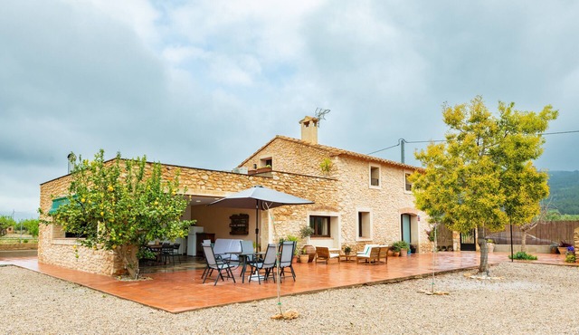 Country House 'Mas de Morera' with Year-Round Pool Access